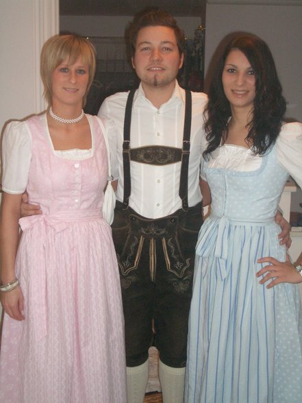 Lederhosen und Dirndlparty ! - 