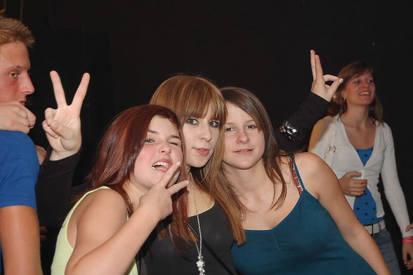 2009. durch feiern. - 