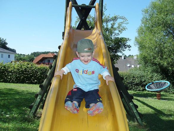 Marcel am Kinderspielplatz - 