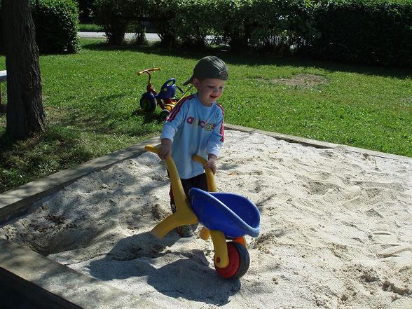 Marcel am Kinderspielplatz - 