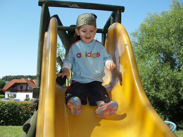 Marcel am Kinderspielplatz - 