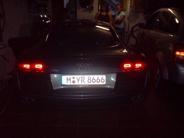 AUDI R8 - 