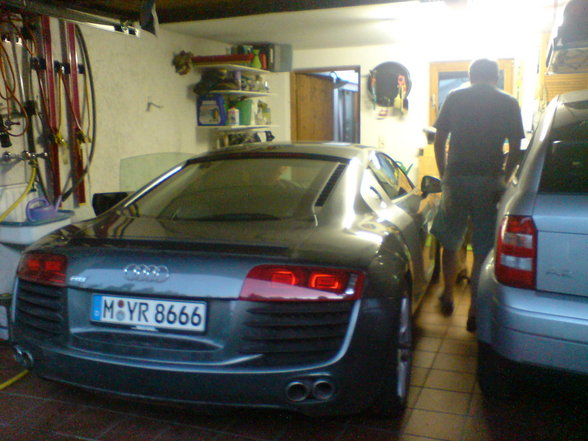 AUDI R8 - 