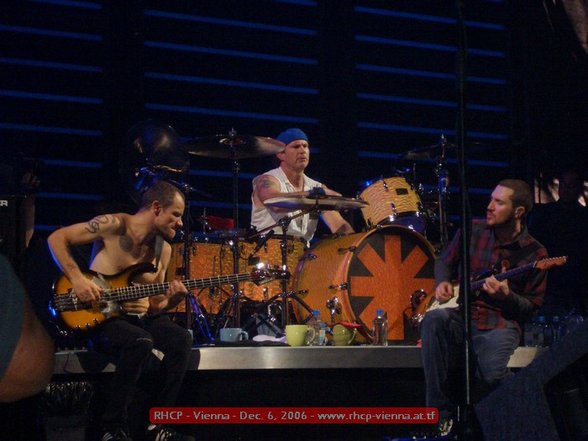 RHCP LIVE IN DA WIENER STADTHALLE!!!!!! - 