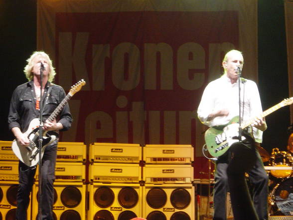 STATUS QUO Live In Concert - 