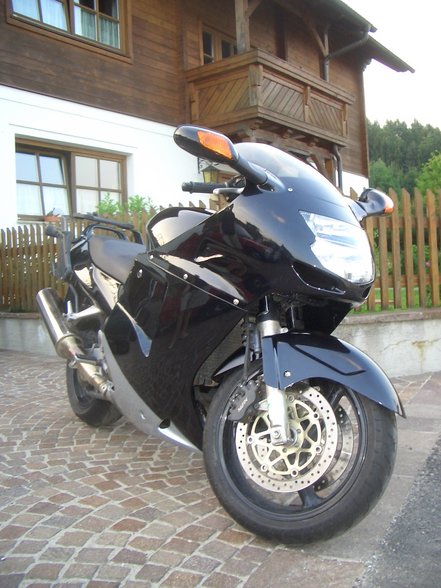 CBR 1100XX Super Blackbird - 