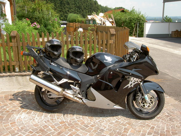 CBR 1100XX Super Blackbird - 