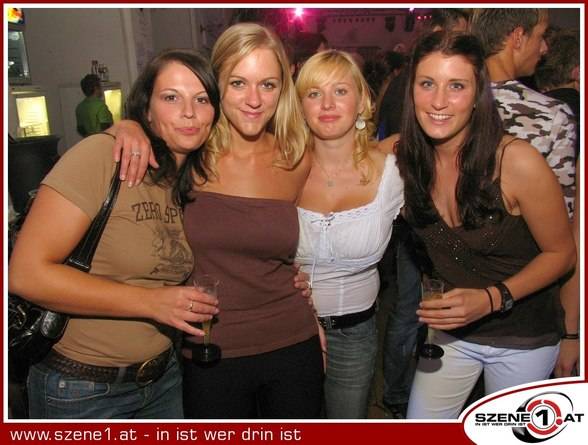 PARTY-GIRLS ....... - 