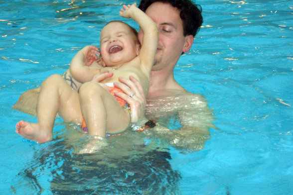 Leonie und ich beim Baden (Feb. 2006) - 