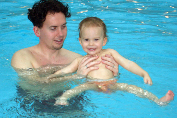 Leonie und ich beim Baden (Feb. 2006) - 