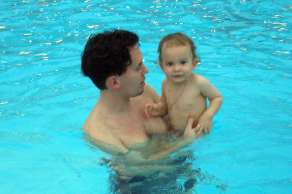 Leonie und ich beim Baden (Feb. 2006) - 