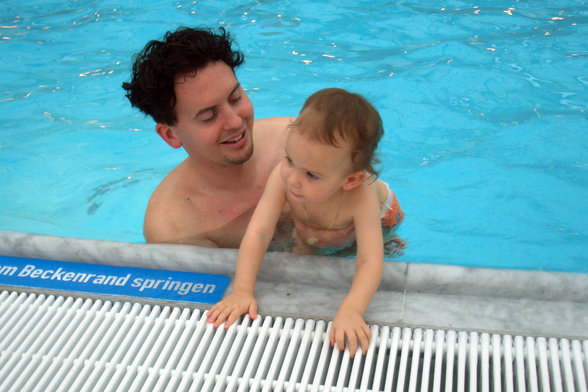 Leonie und ich beim Baden (Feb. 2006) - 