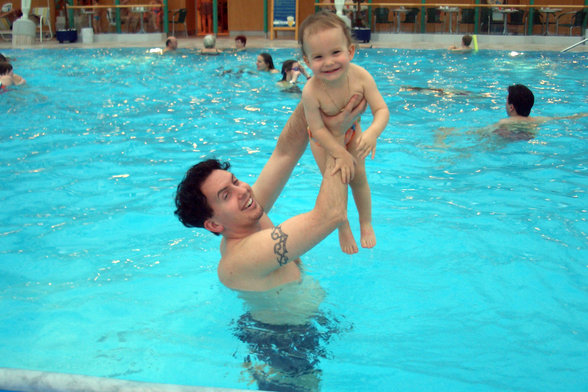 Leonie und ich beim Baden (Feb. 2006) - 