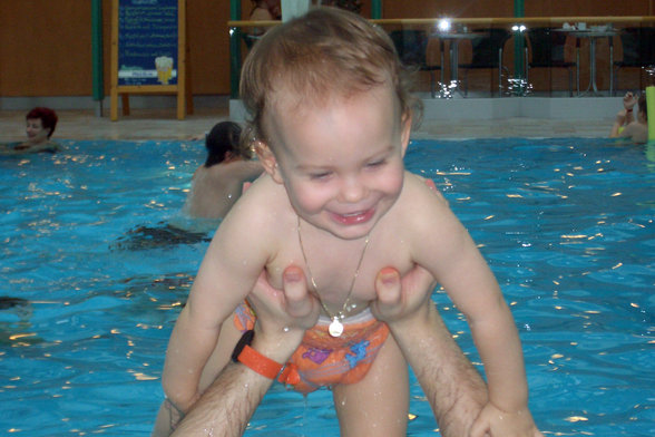 Leonie und ich beim Baden (Feb. 2006) - 