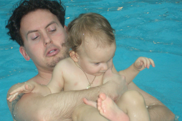 Leonie und ich beim Baden (Feb. 2006) - 