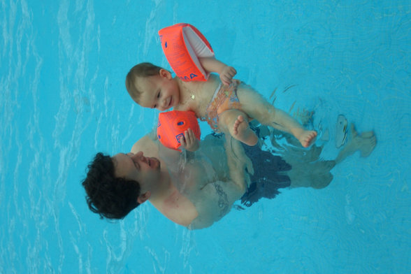 Leonie und ich beim Baden (Feb. 2006) - 