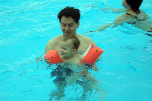 Leonie und ich beim Baden (Feb. 2006) - 