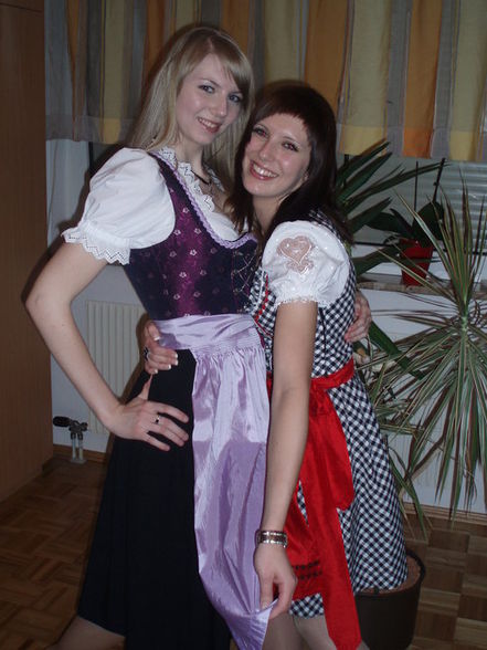 2 Dirndl im Dirndl - 