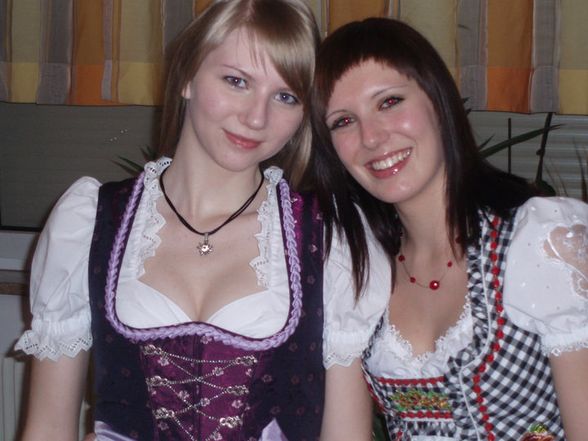 2 Dirndl im Dirndl - 