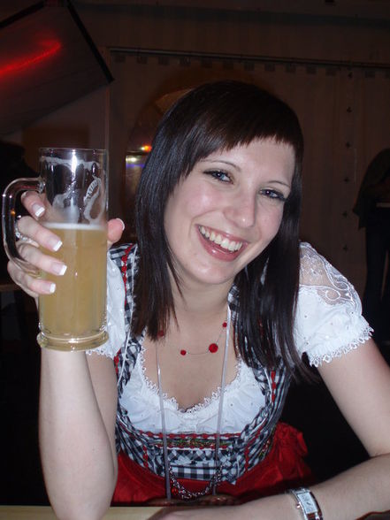 2 Dirndl im Dirndl - 