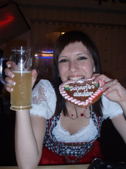 2 Dirndl im Dirndl - 