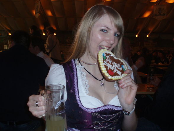 2 Dirndl im Dirndl - 