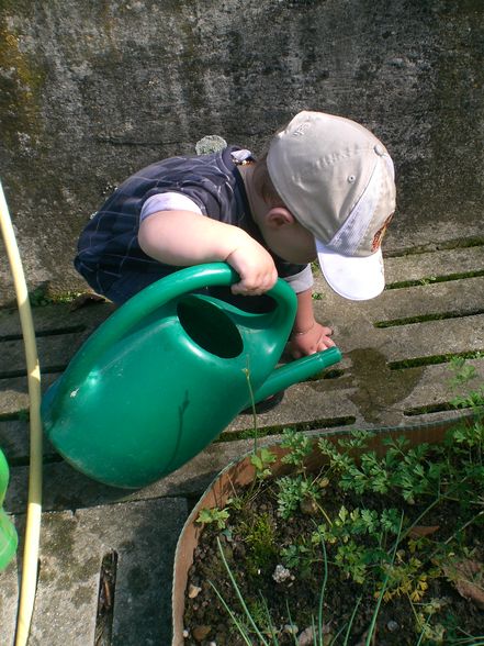 Nico im Garten.. ;o) - 