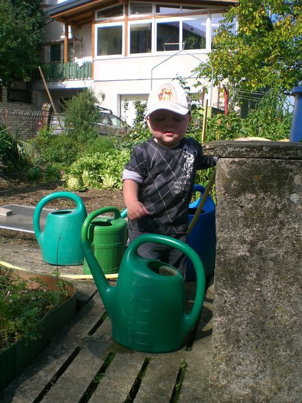 Nico im Garten.. ;o) - 