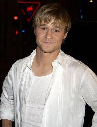 Benjamin McKenzie - 