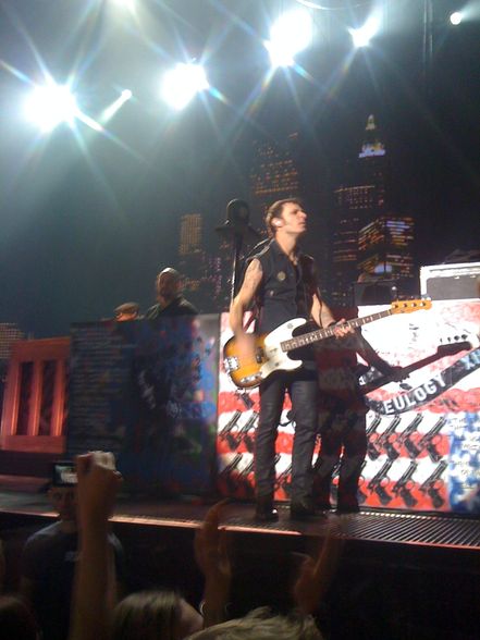 Green Day 2009 (Handycam) - 