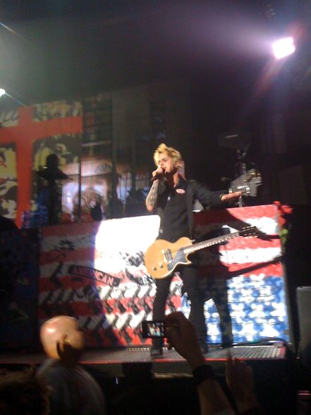 Green Day 2009 (Handycam) - 