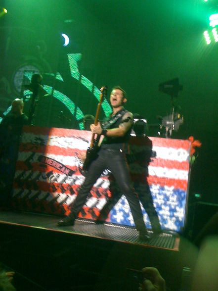 Green Day 2009 (Handycam) - 