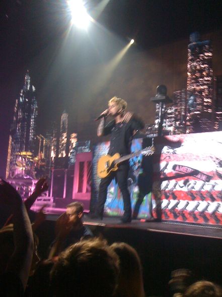 Green Day 2009 (Handycam) - 