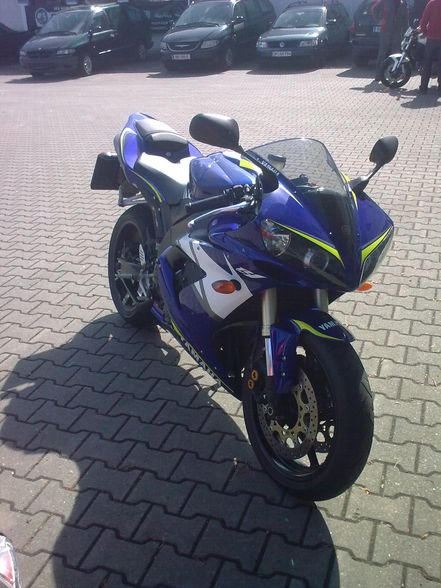 Yamaha R1 - 