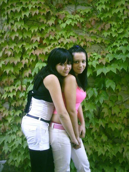 mY sIsTa @nD mE ..! - 