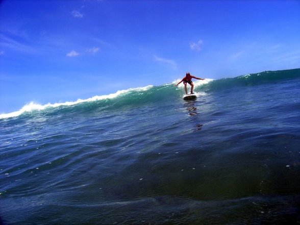 surfen in waikiki (hawaii) - 