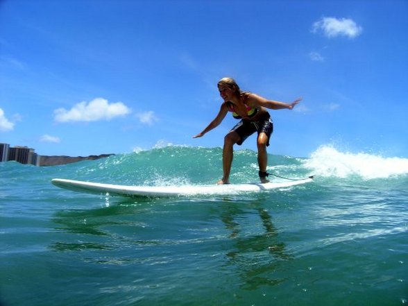 surfen in waikiki (hawaii) - 