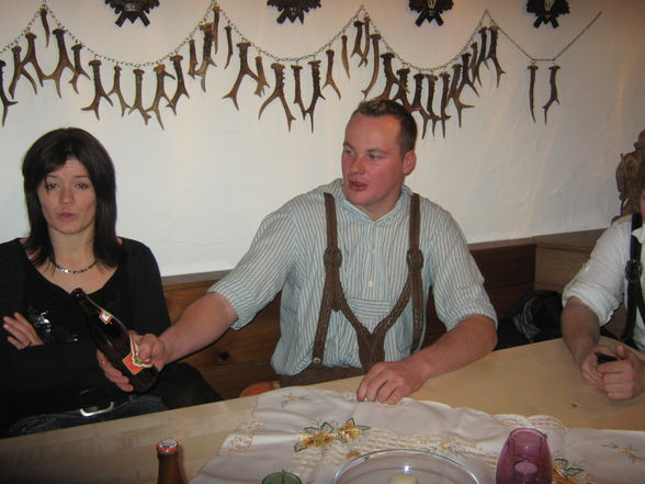 1. Dirndl und Lederhosenball - 