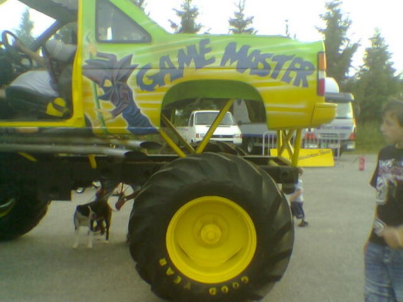 Monster Trucks - 