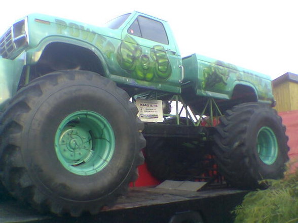 Monster Trucks - 