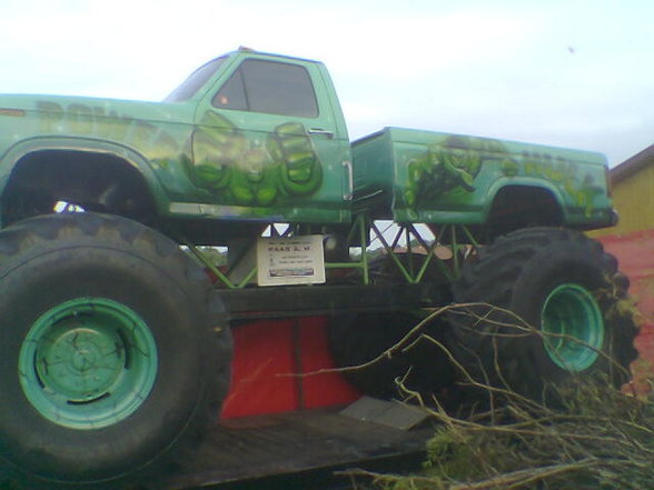 Monster Trucks - 