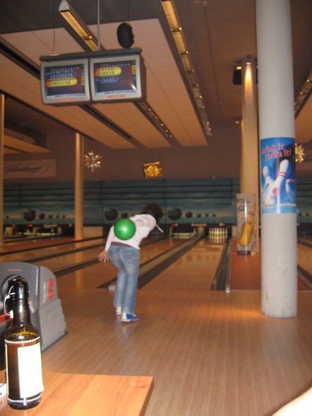 bowlen with friends - 