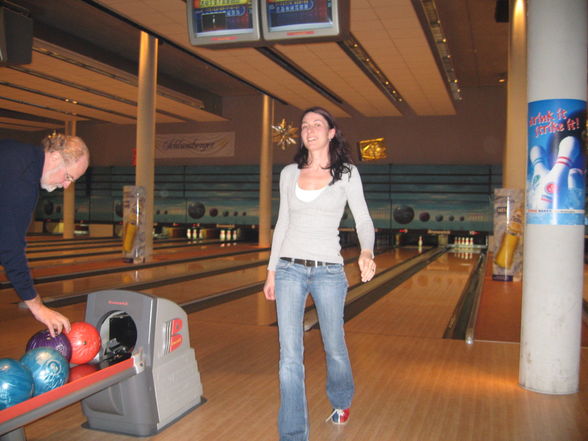 bowlen with friends - 