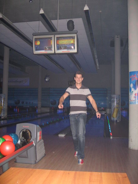 bowlen with friends - 