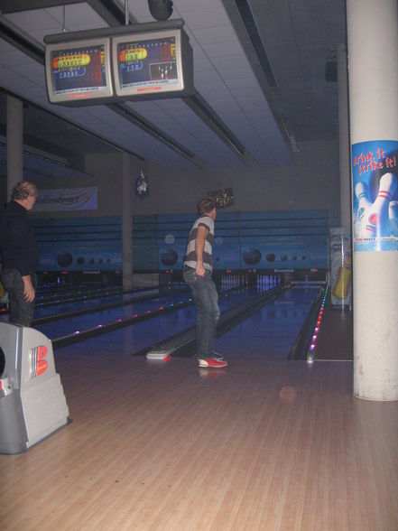 bowlen with friends - 