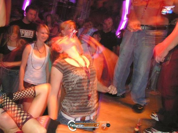 fette party mit den geilen coyotinnen!! - 