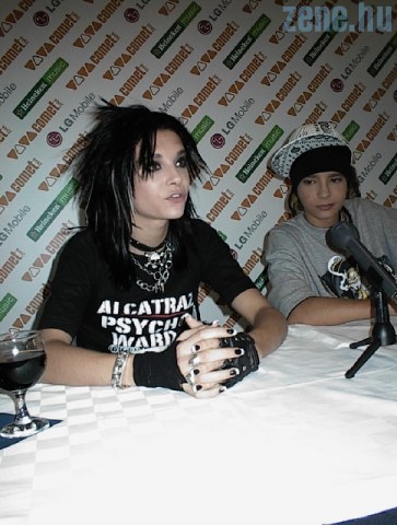 ToKio HoTeL-->*GeiiLsTenS - 