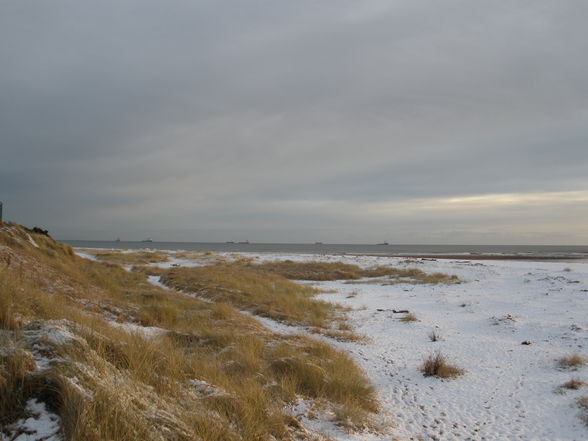 Schnee UND Strand?! schön und weird!!!! - 