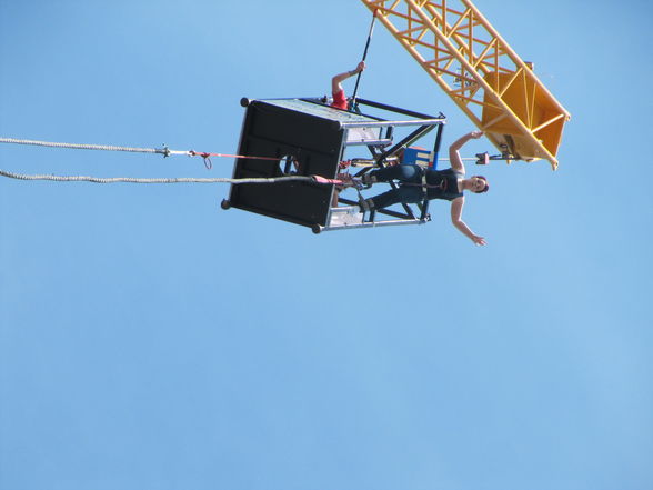 5...4...3...2...1... Bungy!!!!!!! - 