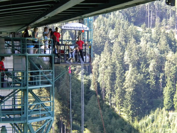 Bungee springen! 192m hilflos!! - 